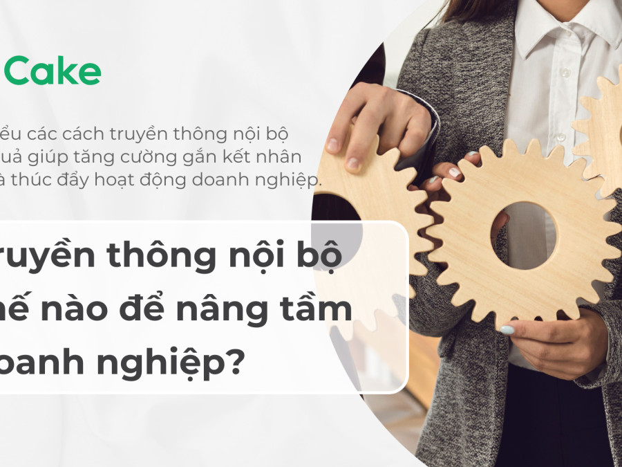 Nhân viên đang làm việc và giao tiếp nội bộ