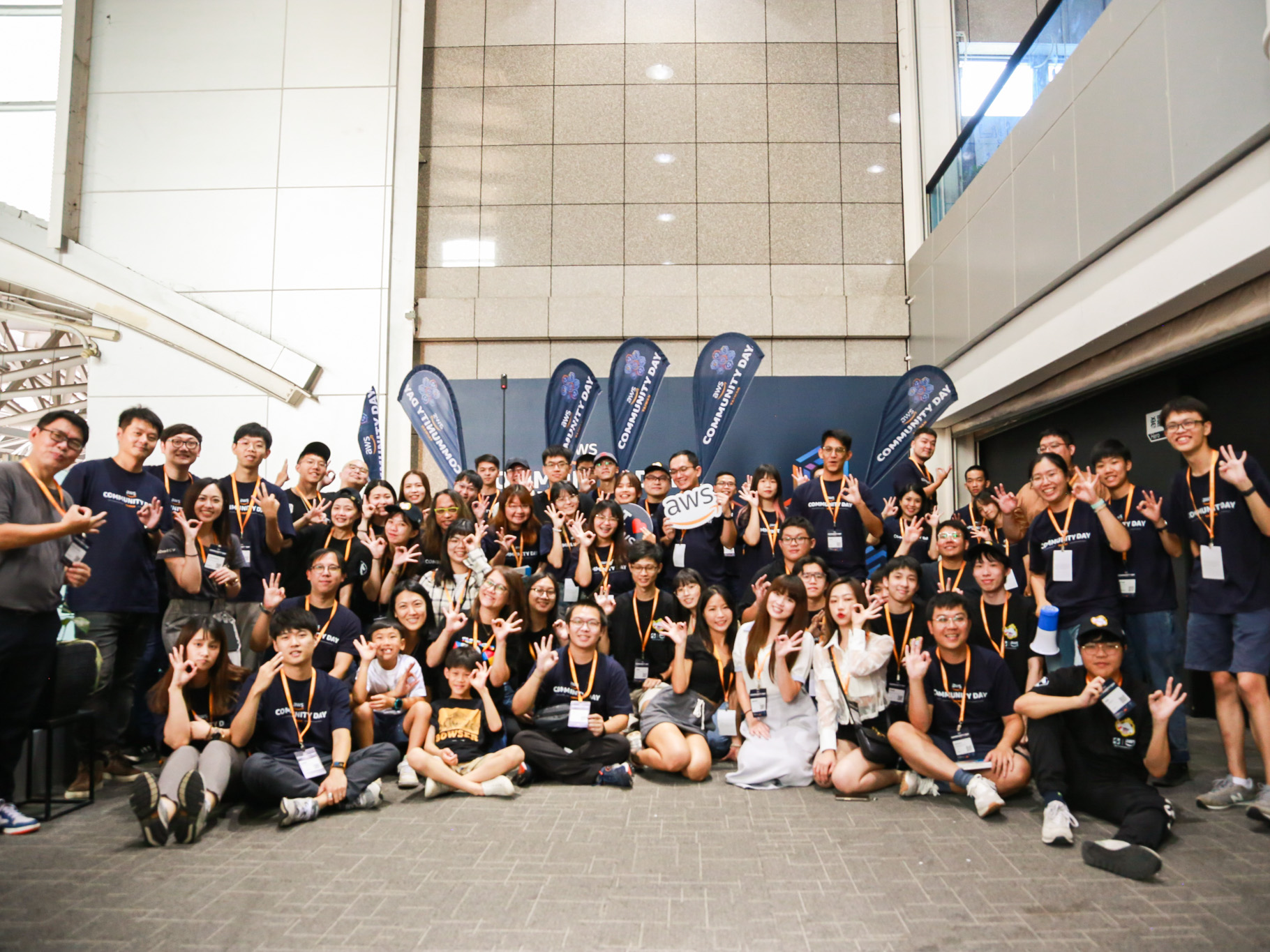 Cover of AWS community Day 平面設計與紀念品設計.